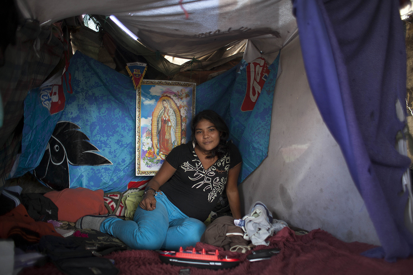 Nancy, de 22 años de edad, vive en el “Tanque” desde hace ocho años junto a su esposo.