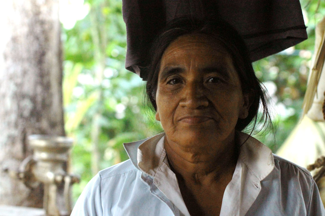 Emilia Mancilla López, de 58 años, recibe 300 quetzales cada dos meses por salud.  