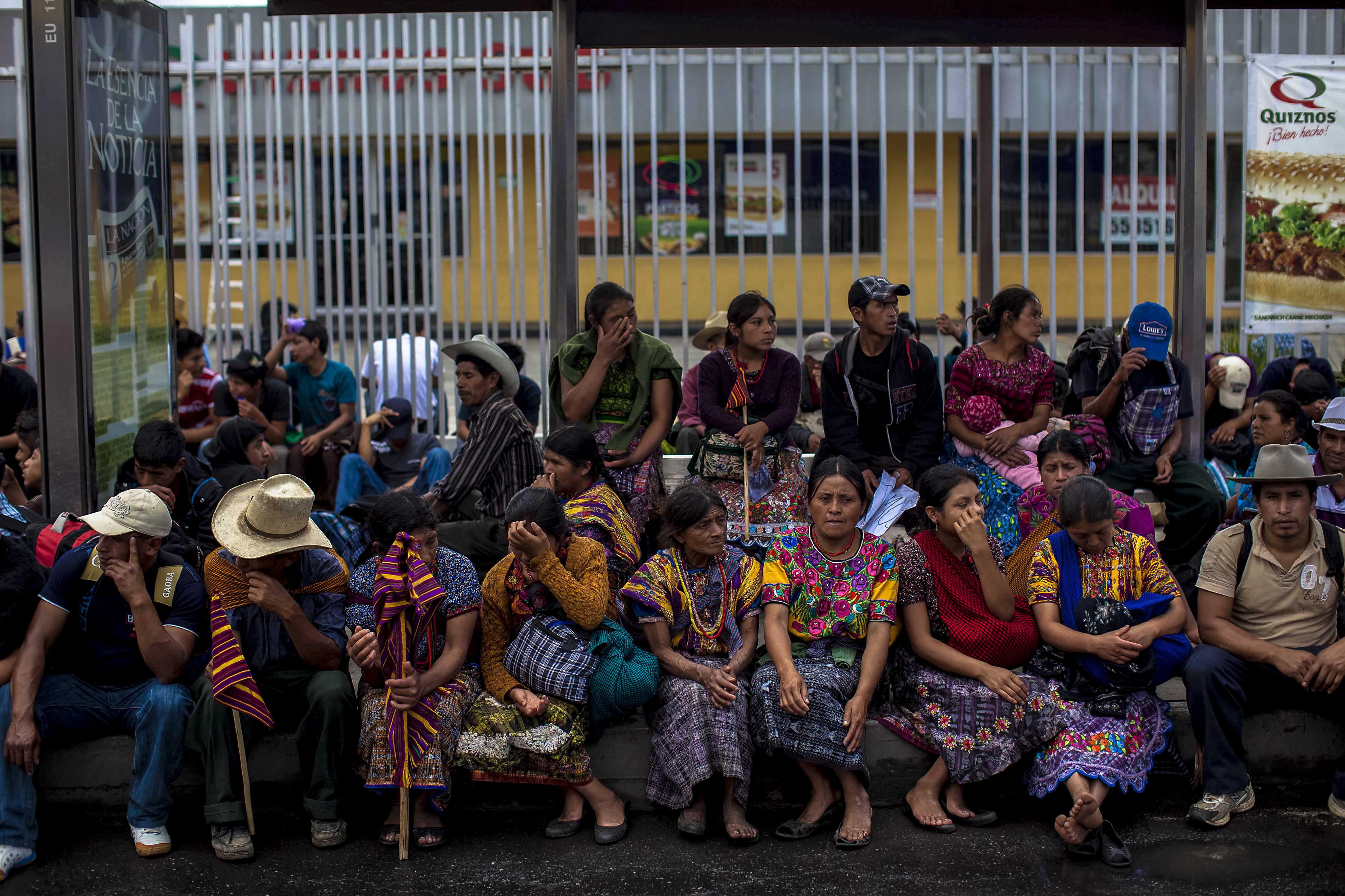 El 17 de junio, cientos de pobladores de San Juan Sacatepéquez se manifestaron en contra de la construcción de la carretera.