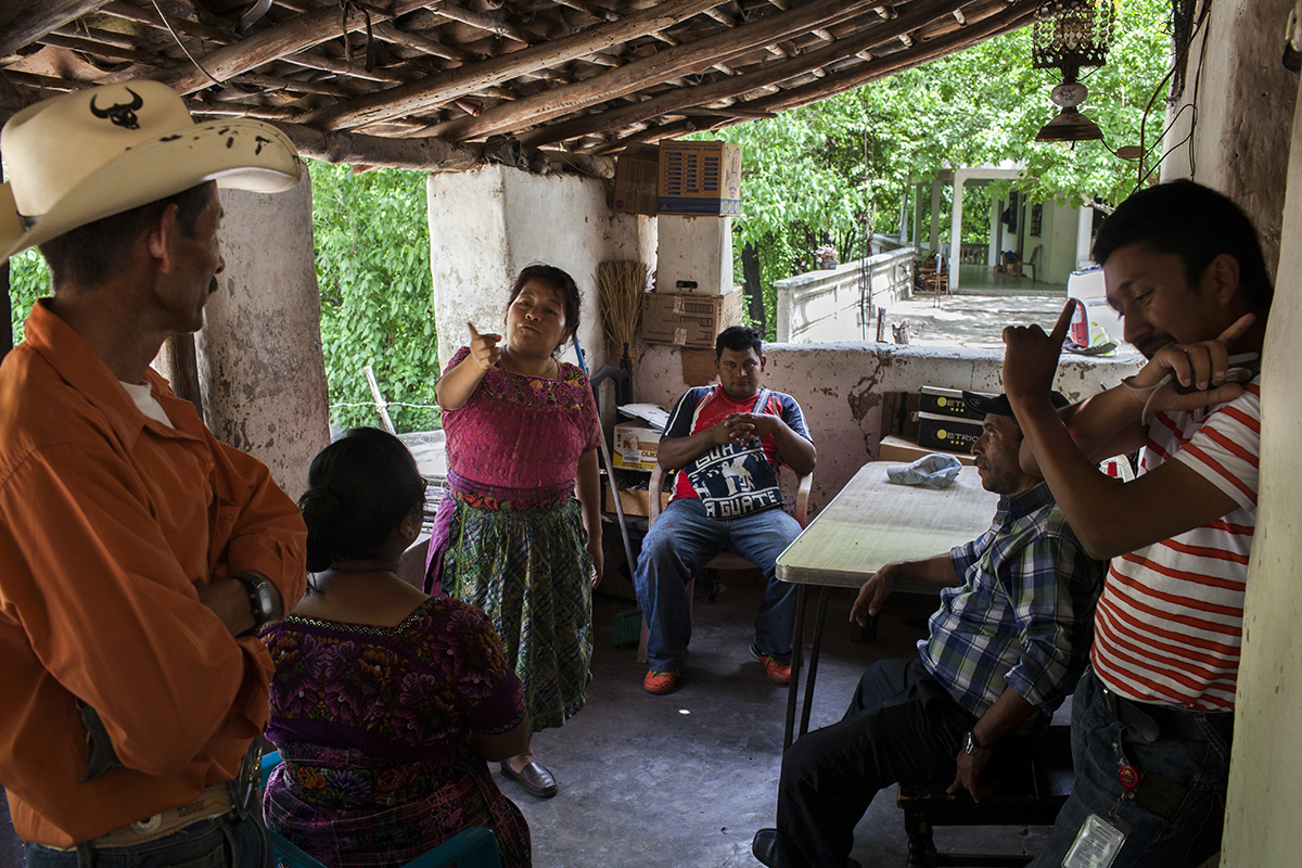 Gloria Hernández Alvarado, 39, coordinadora de la oficina de la mujer y obras sociales de Chuarrancho, se encarga de la distribución de la ayuda alimentaria en todo el municipio.