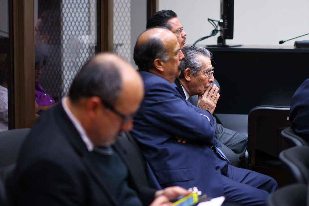 El ex general Efraín Ríos Montt espera la sentencia del juez.