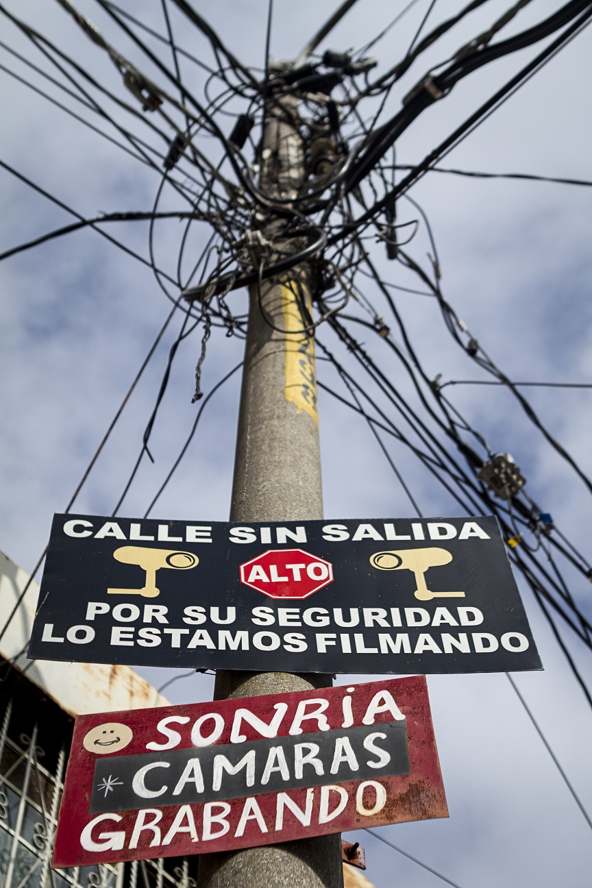 Cámaras de seguridad en un poste de la luz en zona 2, Ciudad e Guatemala