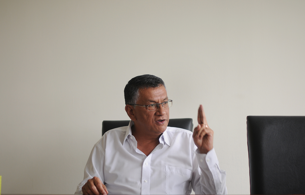 Carlos Mendoza, director técnico de Promoción y Desarrollos Hídricos S.A. (PDHSA), sobre las hidroeléctricas que promueve su empresa en Huehuetenango. 