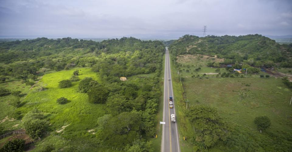 Imagen de la autopista Molinero-Sabanalarga, en Colombia.