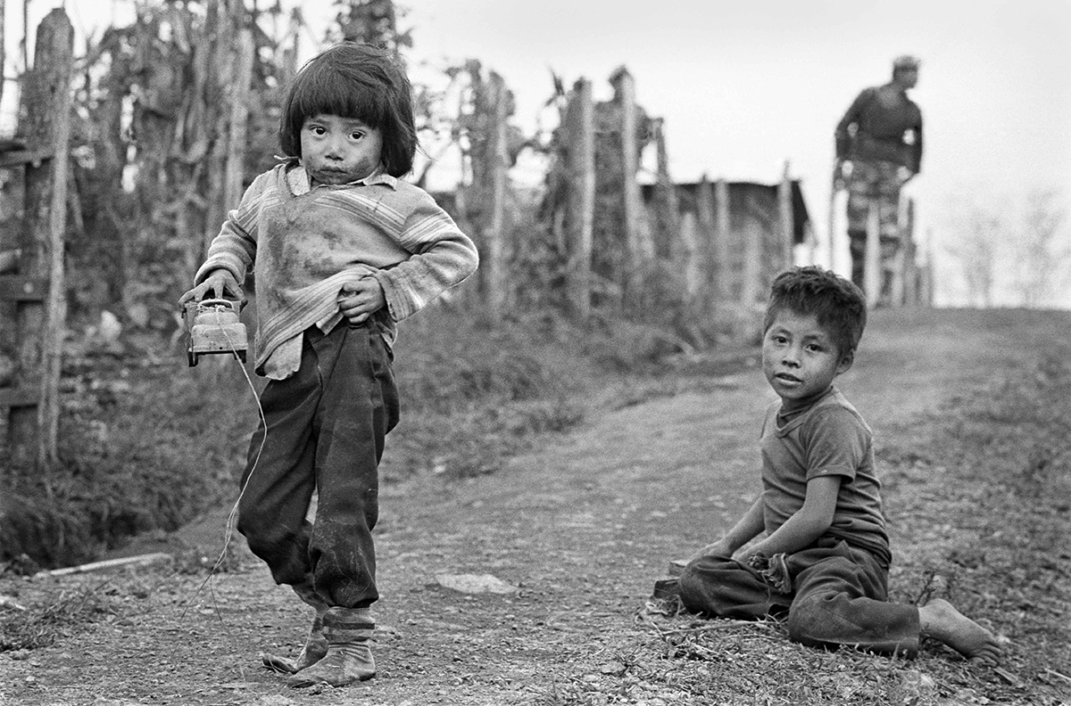 Niños. Tzalbal, región Ixil, 1985