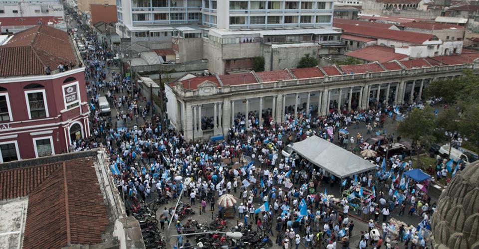 Varias calles y avenidas del Centro Histórico fueron ocupadas por los miles de guatemaltecos que se unieron al para nacional. 