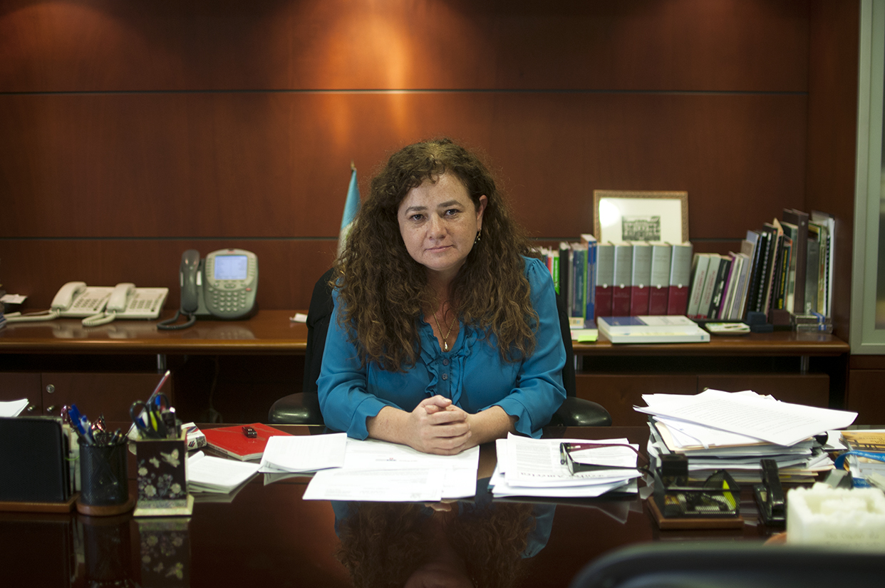 La Fiscal General Claudia Paz y Paz en su oficina en el Ministerio Público. 