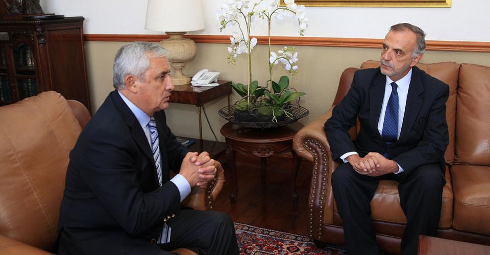 Otto Pérez Molina e Iván Velásquez reunidos en Casa Presidencial. 