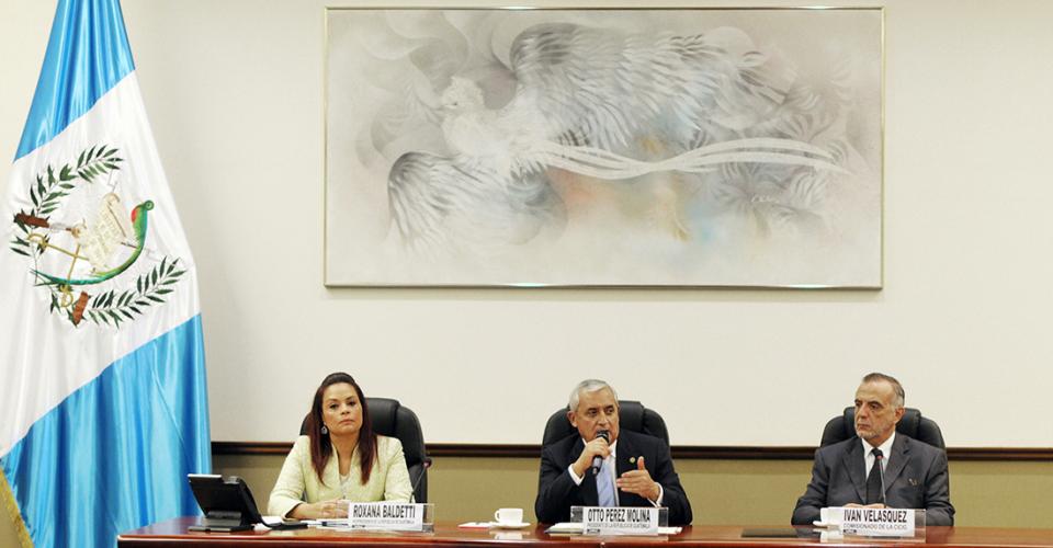 El presidente Otto Pérez Molina se reunió ayer con el cuerpo diplomático acreditado en el país. Lo acompañaron la vicepresidente Roxana Baldetti e Iván Velásquez, comisionado de la CICIG. 