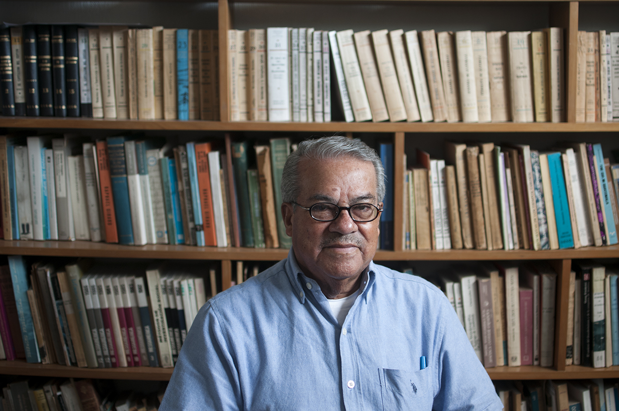 Flavio Rojas Lima nación en Jalapa en 1932. Es antropólogo, indigenista y guatemalteco.