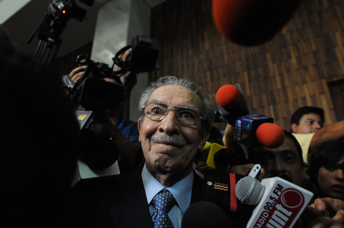 Luego de escuchar el fallo del Tribunal, Ríos Montt dijo que respetaría la decisión de los jueces. 