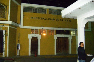 A lado del edificio de la Municipalidad de Salcajá se encuentra la sede de la sub estación de la Policía Nacional Civil.