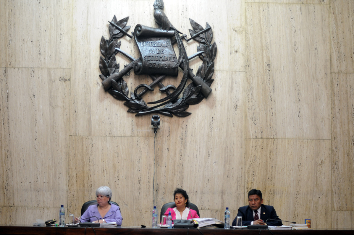 El tribunal precedido por Yassmín Barrios. 