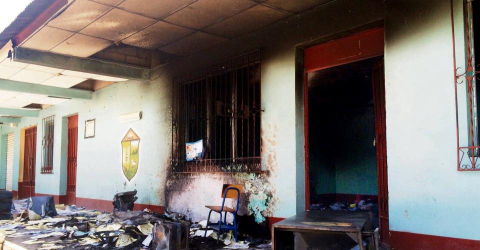 Algunos habitantes de Conguaco, Jutiapa, inconformes, quemaron papeletas y mobiliario electoral. 